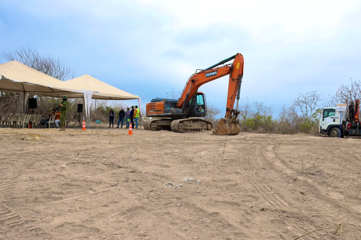 CNEL_EP's tweet photo. ✅ MANABÍ

Después de 10 años de espera, la subestación Urbirrios deja de ser una promesa para convertirse en una realidad impulsada por el Gobierno del Nuevo Ecuador. 

Con una inversión de USD 2.5 millones, avanza la construcción de esta infraestructura estratégica que beneficiará a más de 250 mil familias y a los sectores productivos de los cantones Manta y Montecristi.

En un acto protocolario, el gerente general, Ángel Erazo, junto con la gobernadora, Aurora Valle, autoridades locales y ciudadanos, colocó la primera piedra que marca el inicio de la construcción.