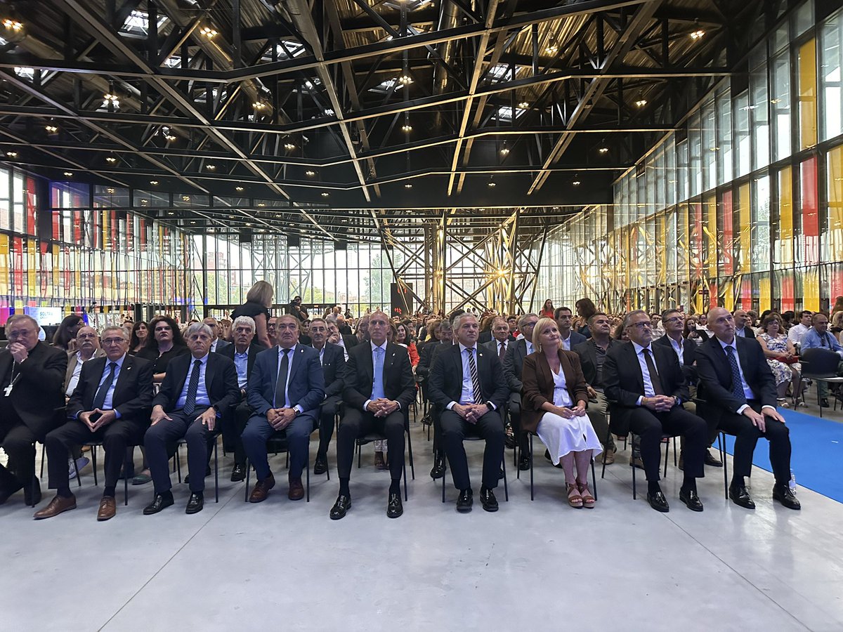 LeonAyto's tweet photo. El alcalde de León, José Antonio Diez @JADIEZLEON, ha participado en la apertura de gala de conmemoración del 25º aniversario del Grupo Soltra @SoltraGroup donde ha destacado “su trabajo para favorecer la inclusión y la lucha por la autonomía personal” 

#LeónEsp https://t.co/vA7AkI8dmL