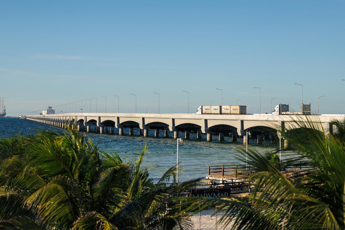 🚢✨ Acompañamos al gobernador <a href="/huachodiazmena/">Joaquín Díaz Mena</a> en el anuncio de +3,215 MDP de inversión de APM Terminals para modernizar el Puerto de Progreso.

Más de 1,300 empleos y un Yucatán competitivo como hub logístico internacional. 🌎💼

#SETY #RenacimientoMaya