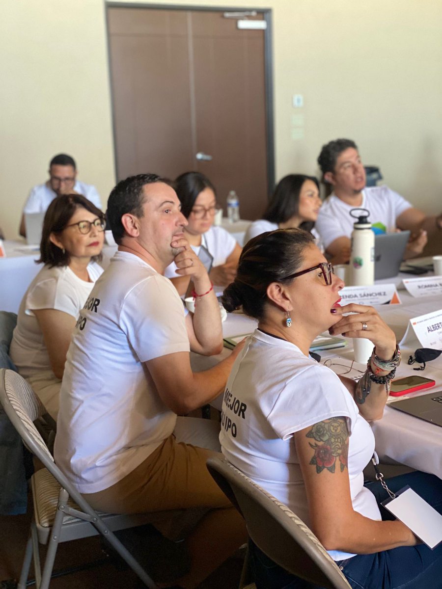 🌍🤝 Hoy continuamos con el Diplomado Líderes a través de las Fronteras, fortaleciendo habilidades de liderazgo, comunicación efectiva y trabajo en equipo.
Un espacio para impulsar liderazgos binacionales hacia una frontera más saludable.