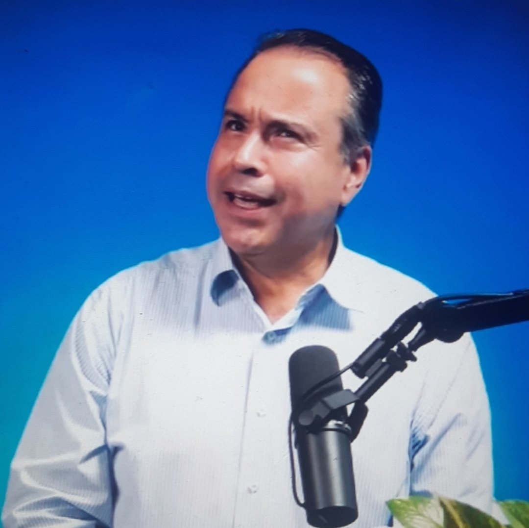 ¿Cómo quieres ser recordado?

¿Cómo alguién que une y fortalece a la comunidad, o cómo alguién que siembra división y conflicto?

Antes de tomar cualquier decisión, pregúntate ¿unir o dividir?

La historia nos enseña que en la división quiénes más sufren son los ciudadanos.