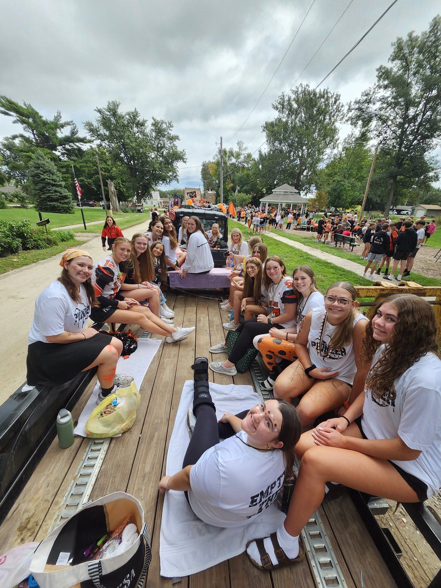 FortCalhounVB's tweet image. HoCo Vibes 🖤🤩🤎