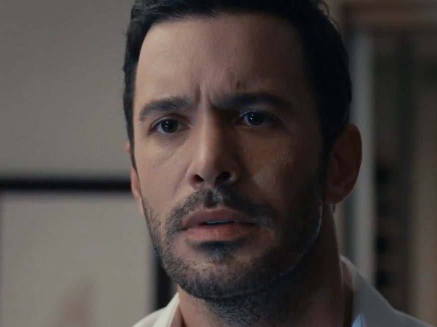 Orijinalinde de dizi 2. bölüm itibariyle başlıyordu. Asıl konu Meyra’nın hastalığı; bütün süreçte onu, onun acılarını, yer yer yaşadığı hafıza kayıplarını ve adama olan aşkının yeniden alevlenmesiyle ölümden korkmaya başlamasını izleyeceğiz. İzlemeye devam edeceğim. #aşkvegözyaşı