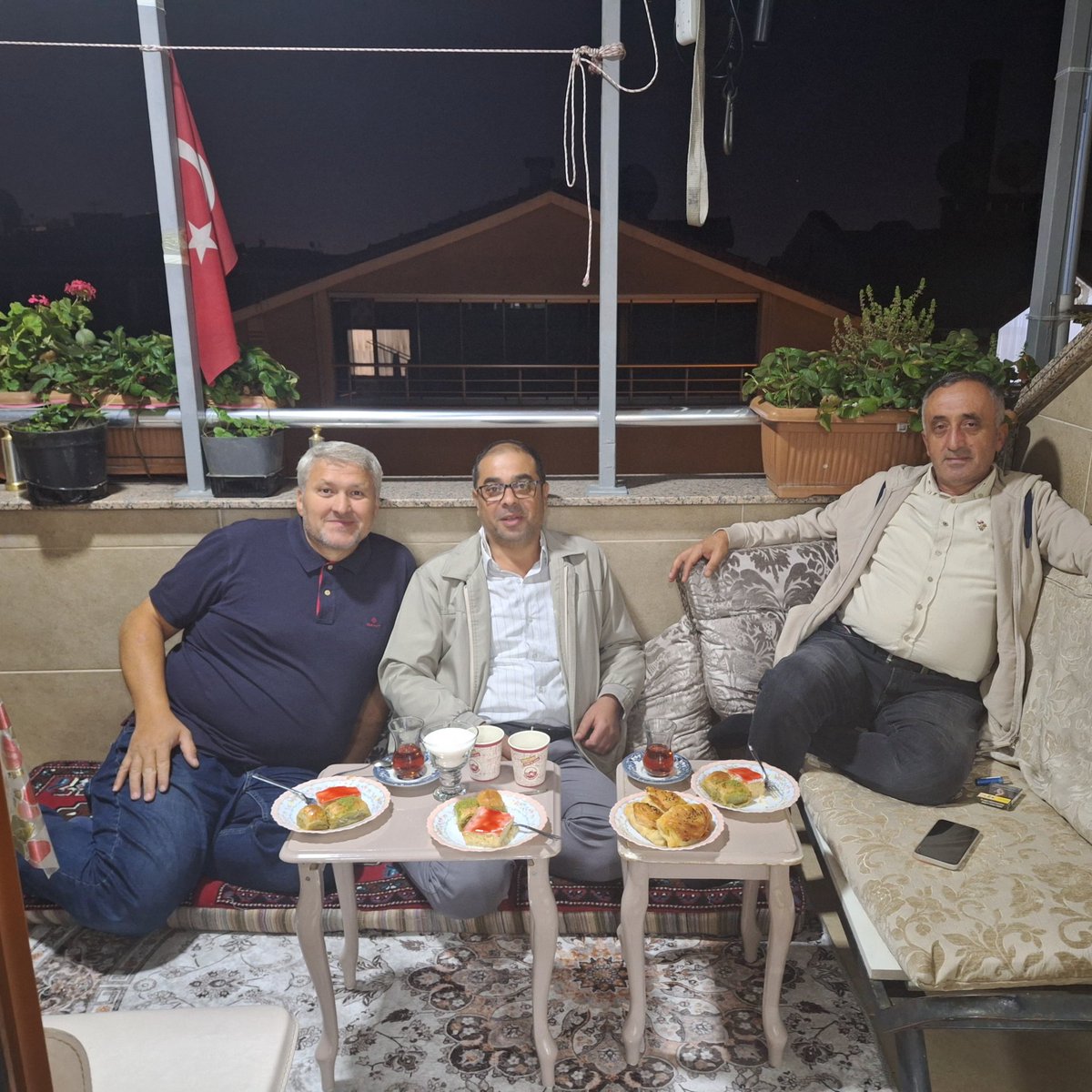 İşte 30 yıllık kardeşlik yıl 1995 şimdi 2025 Hüseyin kılıç ve yunus nişancı İstanbul buluşması hayırlı geceler <a href="/ibrahimhalilkus/">İbrahimhalilkuş</a> <a href="/Nezifaslan2/">Nezifaslan</a> <a href="/kanaatklima34/">HÜSEYİN KILIÇ 🇹🇷</a> <a href="/omer_dodanli/">Ömer DODANLI</a> <a href="/KemalKa55079317/">Kemal Kaya</a>