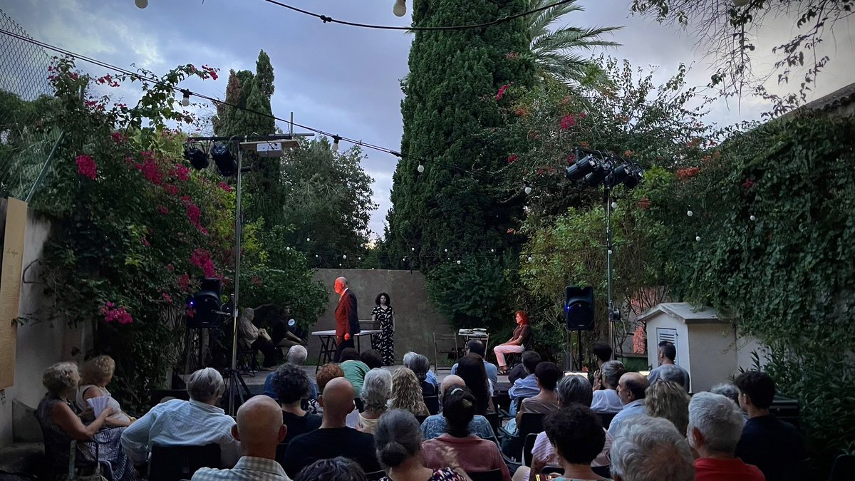 Obra Cultural Balear (@ocbcat) on Twitter photo 🎭 Ple, a Ca n'Alcover, per gaudir d'una vetllada meravellosa amb l'espectacle "Llompart, una vida, una herència" de <a href="/La_fornal/">La Fornal</a>. Un homenatge viu a l'obra de Josep Maria Llompart que dona el sus a les jornades sobre llengua que es viuran aquest dissabte a <a href="/ca_nalcover/">Ca n'Alcover</a>.
Amb 🎭 Ple, a Ca n'Alcover, per gaudir d'una vetllada meravellosa amb l'espectacle "Llompart, una vida, una herència" de <a href="/La_fornal/">La Fornal</a>. Un homenatge viu a l'obra de Josep Maria Llompart que dona el sus a les jornades sobre llengua que es viuran aquest dissabte a <a href="/ca_nalcover/">Ca n'Alcover</a>.
Amb
