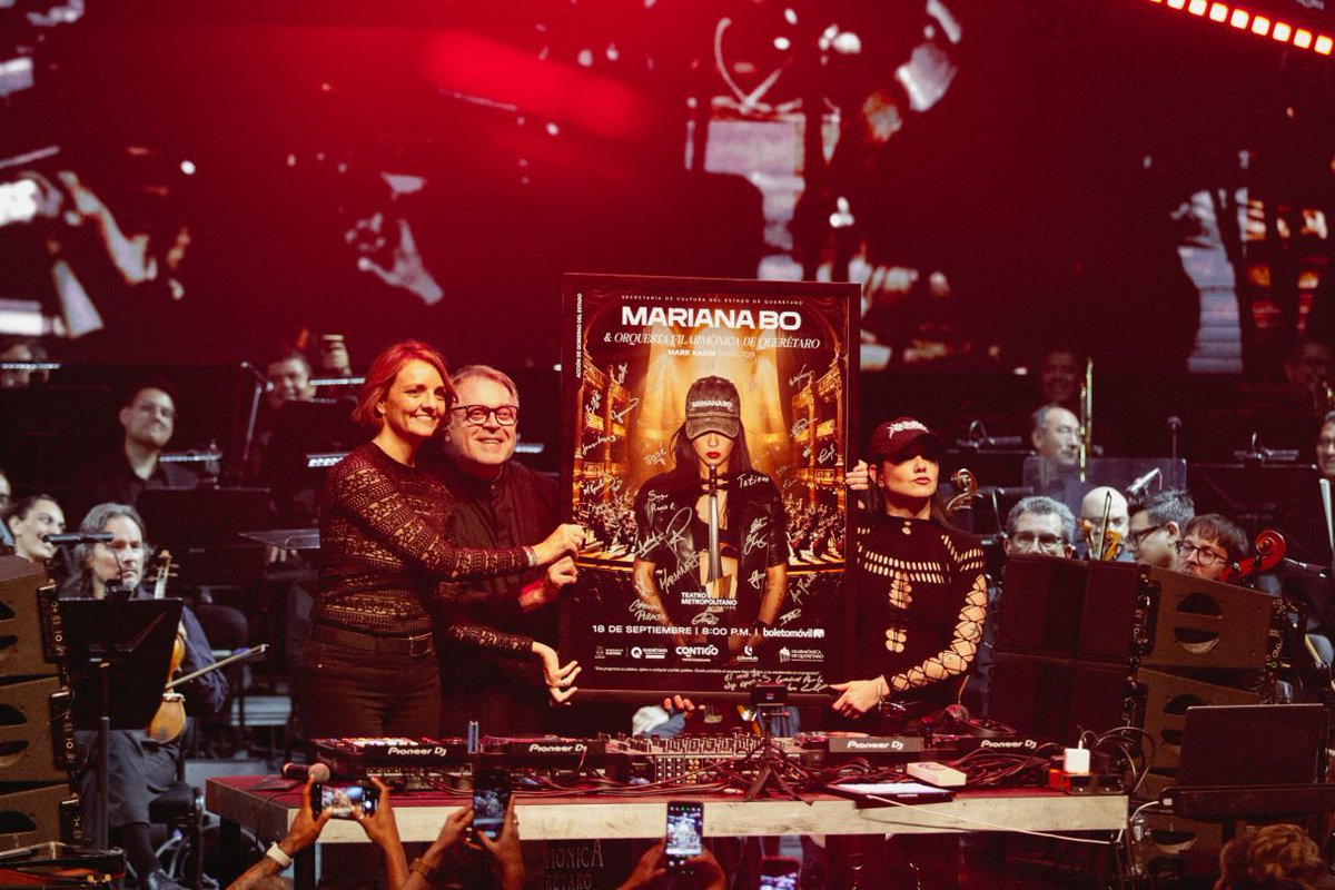 MiDelegacionQro's tweet photo. 🎻⚡ Éxito total: Mariana BO y la Filarmónica de Querétaro unieron generaciones en el Metropolitano
Más de 1,300 asistentes vibraron con esta fusión inédita entre música electrónica y sinfónica.
#OFEQ #MarianaBO #QuerétaroCultural
https://t.co/l5oTb5uVVj https://t.co/U5t9hg2l9p