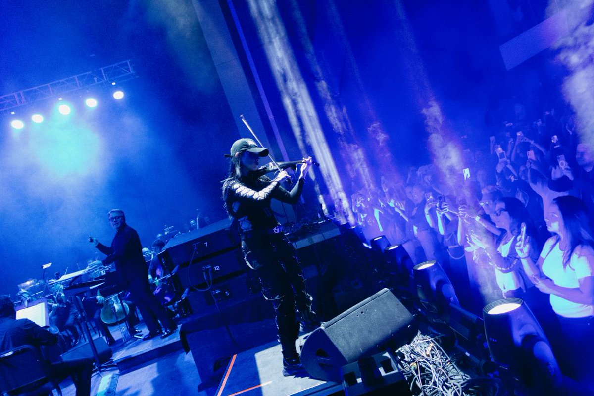MiDelegacionQro's tweet photo. 🎻⚡ Éxito total: Mariana BO y la Filarmónica de Querétaro unieron generaciones en el Metropolitano
Más de 1,300 asistentes vibraron con esta fusión inédita entre música electrónica y sinfónica.
#OFEQ #MarianaBO #QuerétaroCultural
https://t.co/l5oTb5uVVj https://t.co/U5t9hg2l9p
