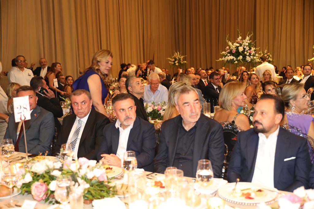 Akciğer ve Çokduygulu ailelerinin kıymetli evlatları Banu ile Zafer’in mutlu günlerine şahitlik ettik. Genç çiftimizi ve ailelerini tebrik ediyor, ömür boyu mutluluklar diliyorum.