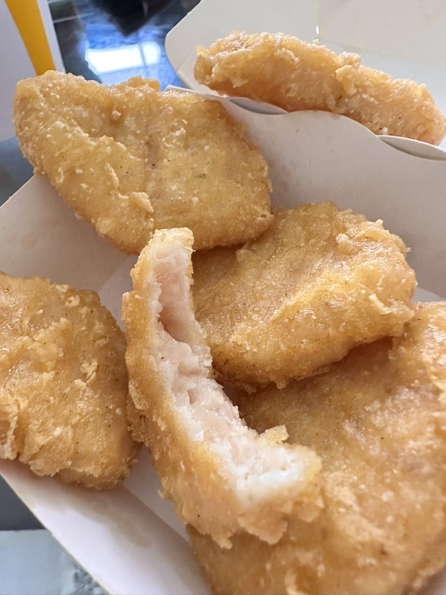 Me gustaría saber <a href="/McElSalvador/">McDonalds ElSalvador</a> si hacen control de calidad. Acabo de ir a comprar comida a mi hijo en el McDonalds Salvador del Mundo. Los nuggets venían crudos, y las porciones pobres. Lo grave es POLLO CRUDO en alimentos hechos para niños. <a href="/Defensoria_910/">Defensoría del Consumidor (DC) 🇸🇻</a> #Denuncia