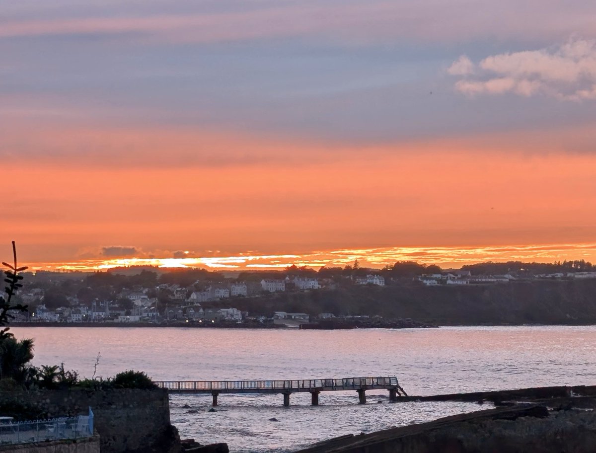 Ballycastle sunset beauty. 

📸 Anne Kelly Art and Photography • <a href="/annlizkelly/">Anne Kelly ⛔NO DMs⛔ 🌻 🇺🇦 💞</a>