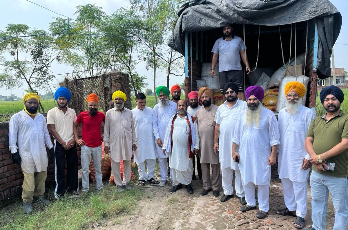 सुधीर भारतीय (@rldsudhir) on Twitter photo माननीय जयंत चौधरी जी के आदेश पर राष्ट्रीय लोकदल प्रदेश कार्यालय द्वारा पंजाब बाढ़ राहत आपदा के लिए भेजा गया सामान पंजाब पहुंच गया वहां के राष्ट्रीय लोकदल के कार्यकर्ताओं ने हृदय से धन्यवाद ज्ञापित किया वे पीड़ित परिवारों तक राहत पहुंचाने का काम शुरू कर दिया
<a href="/jayantrld/">Jayant Singh</a> <a href="/RLDparty/">Rashtriya Lok Dal</a> माननीय जयंत चौधरी जी के आदेश पर राष्ट्रीय लोकदल प्रदेश कार्यालय द्वारा पंजाब बाढ़ राहत आपदा के लिए भेजा गया सामान पंजाब पहुंच गया वहां के राष्ट्रीय लोकदल के कार्यकर्ताओं ने हृदय से धन्यवाद ज्ञापित किया वे पीड़ित परिवारों तक राहत पहुंचाने का काम शुरू कर दिया
<a href="/jayantrld/">Jayant Singh</a> <a href="/RLDparty/">Rashtriya Lok Dal</a>