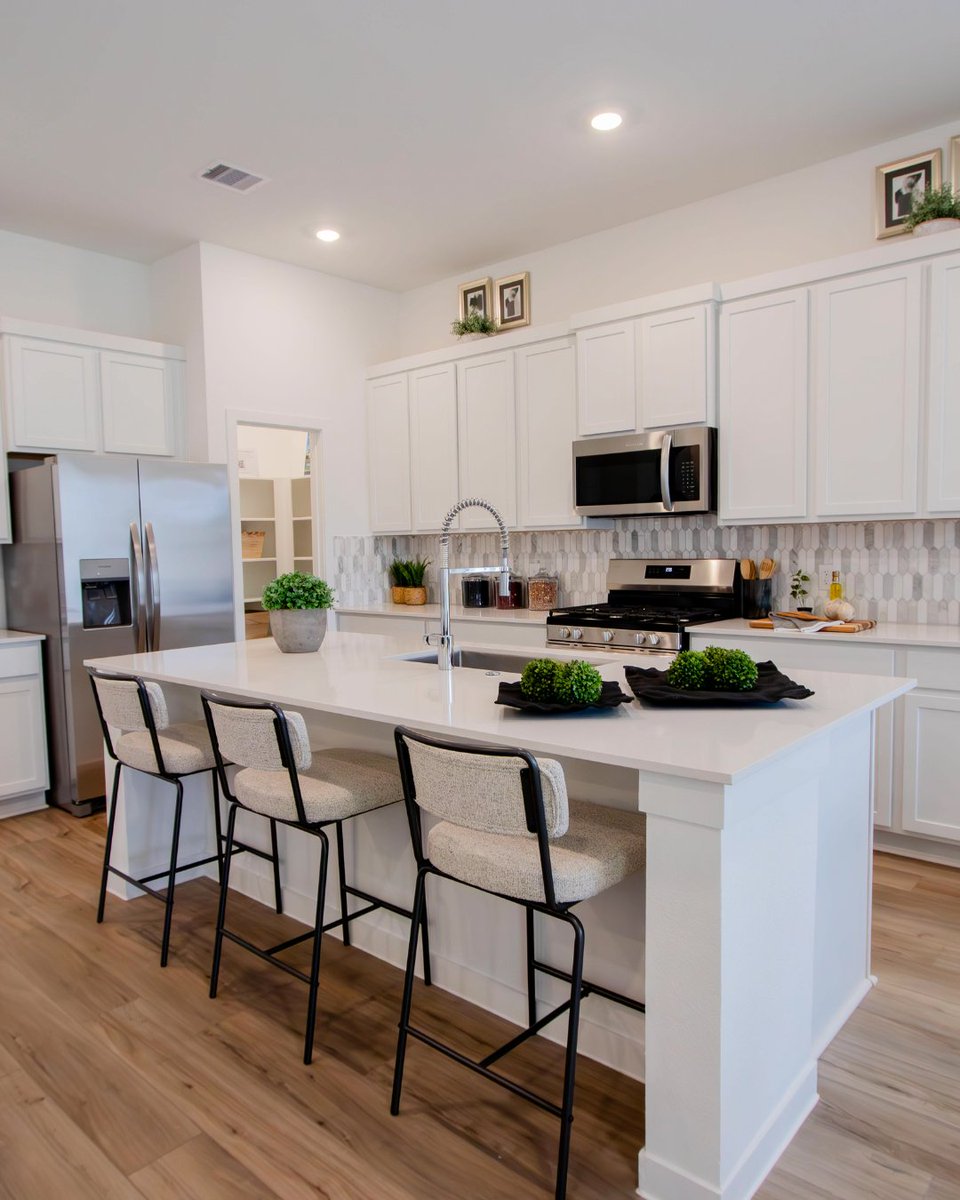 VBHouston's tweet image. Welcome to Kresston in Montgomery, TX! 
This thoughtfully designed master-planned community offers a peaceful escape surrounded by natural beauty while keeping you close to shopping, dining, and top-rated schools. 

📍 Come explore life at Kresston!
📲 888-671-8175!