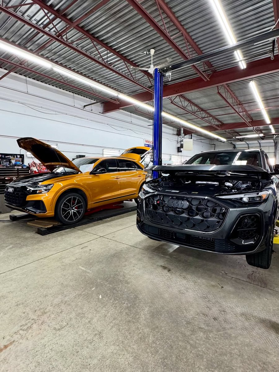 YEGTintFactory's tweet image. SQ5 in for protection where it matters most. 

Partial full front, A-pillars with roof strip, door cups, and luggage area all wrapped and ready for the road.

#Audi #SQ5 #CustomSUV #PPF #yeg