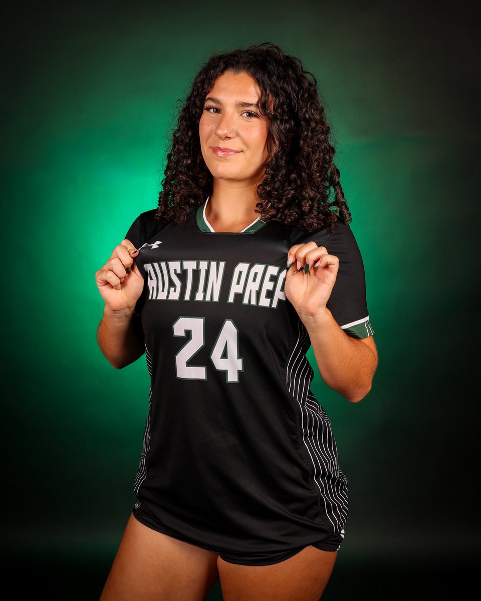 MatteaHerman27's tweet photo. New season โ
New Team โ
New goals โ
#Reclass #Recruitme #WoSo @ImYouthSoccer @ImCollegeSoccer @NESoccerJournal @NEPSAC https://t.co/dhrcU6NlMb