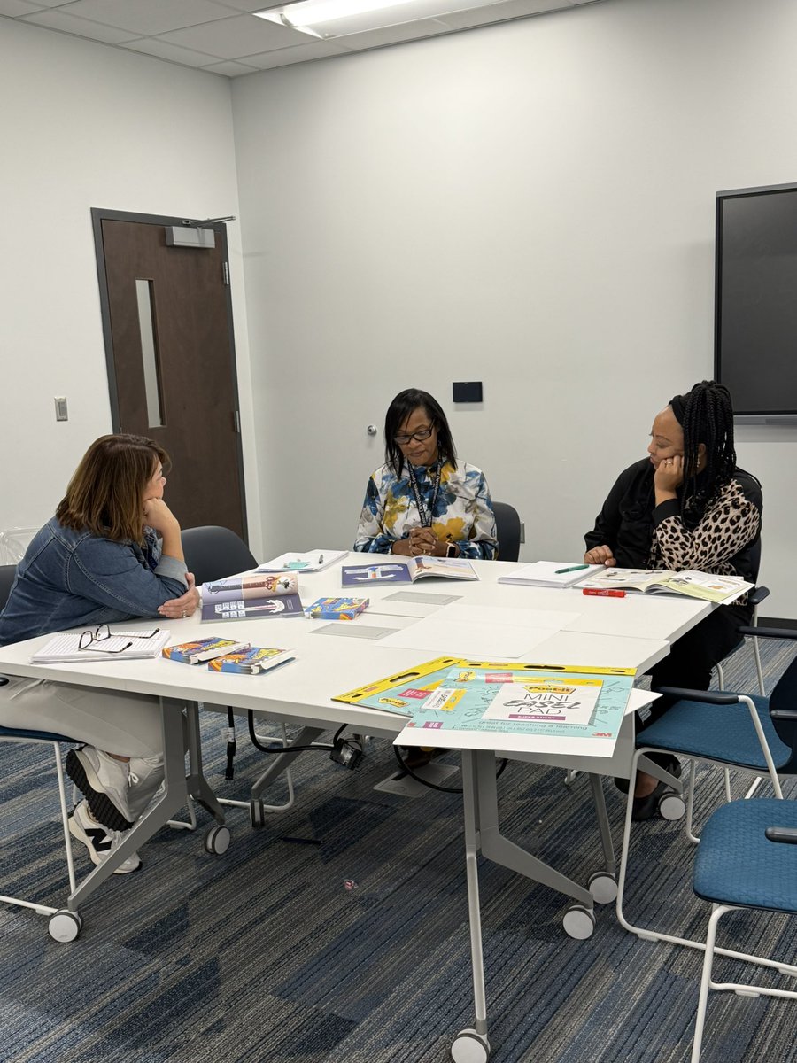 CPSProfDev's tweet image. 🤝📚 Our POD Specialists and Coaches came together to strengthen our supports for our CPS staff. Through a Visible Learning book study, we explored new ways to maximize our coaching impact across schools. 💡✨ #GrowWithCPSPOD #InstructionalCoaching #VisibleLearning