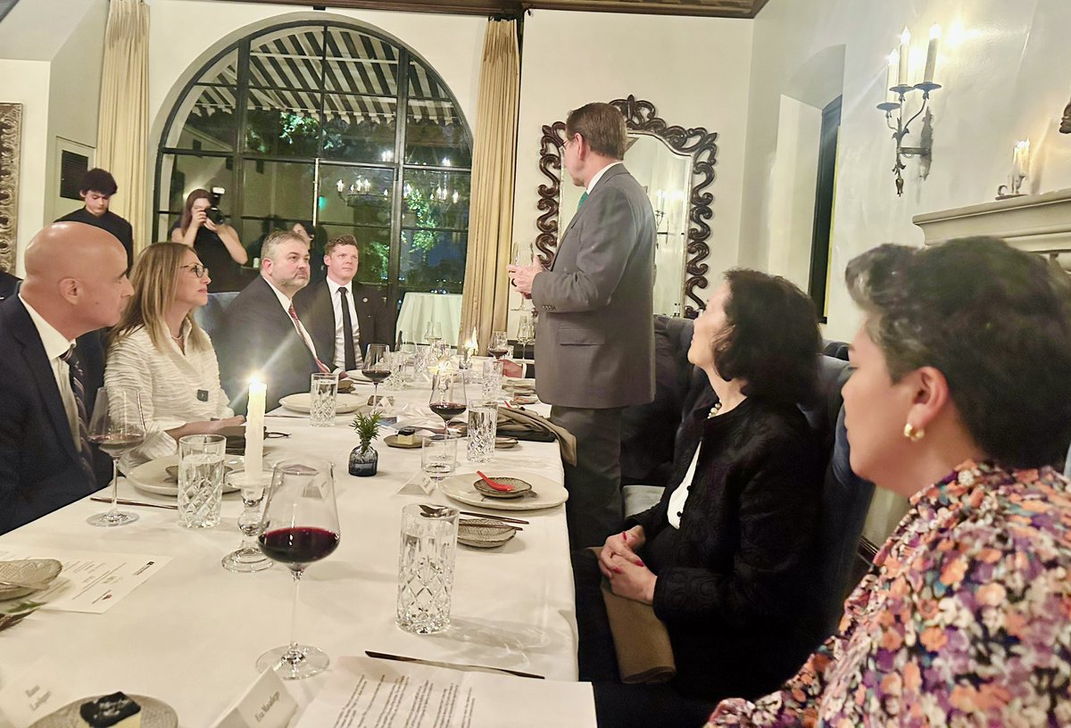 gerardovbuelna's tweet photo. It was a pleasure to accompany Ambassador @emoctezumab at the warm reception offered by the @AzMxCom on behalf of Governor @katiehobbs. This hospitality reaffirms the friendship between Sonora and Arizona and inspires us to keep building bridges between our communities.
#USMEX🤝 https://t.co/7awz1gwSLy