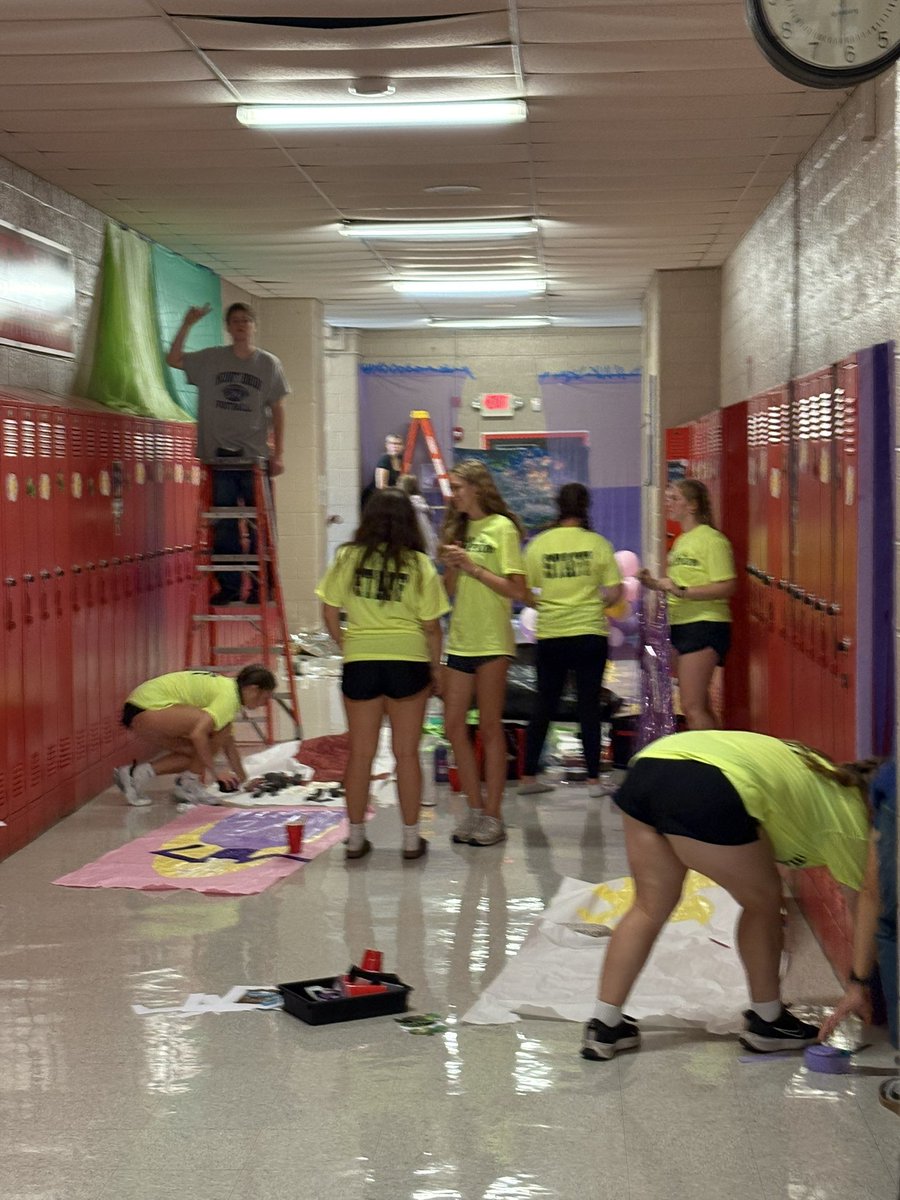 Homecoming hallway decorating is underway! Battle of the grades for best hallway!!