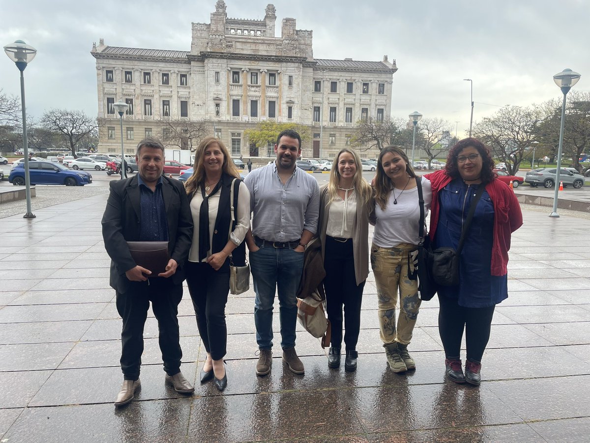 La Comisión Especial de Salud Mental de la Junta Departamental de Lavalleja, fue recibida por la Comisión de Presupuesto del Parlamento.
Estamos trabajando para instalar en Minas un Centro de “Ni Silencio ni Tabú “
@ANiffouri_  <a href="/AlvaroDelgadoUy/">Alvaro Delgado</a> <a href="/LustembergC/">Cristina Lustemberg</a> <a href="/gonzacivila/">Gonzalo Civila</a>