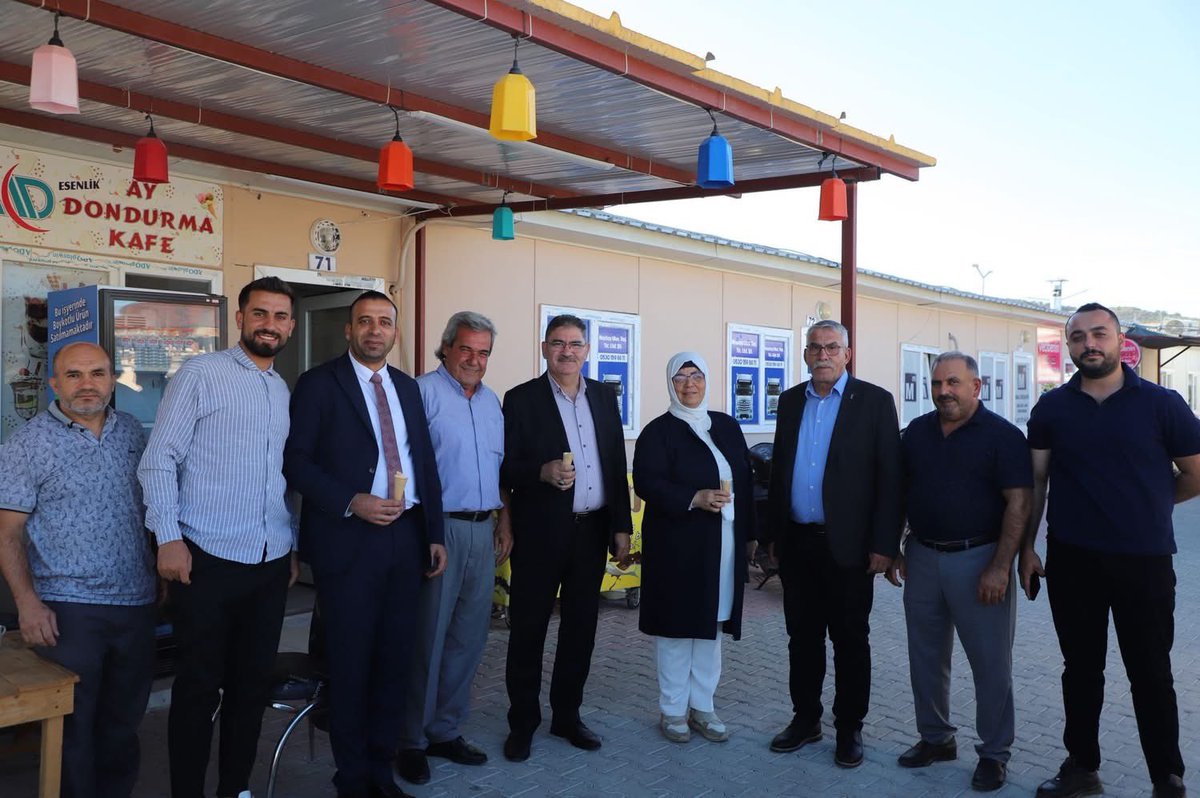 📍Altınözü/HATAY

Türkiye Yüzyılı Şehir Buluşmaları İlçe Başkanımız Hakan Dönmez ve Teşkilatımızla  birlikte Kardeşlik Çarşısında Esnaf Ziyaretinde bulunup , Cumhurbaşkanımız Sn. Recep Tayyip Erdoğan 'ın Selamlarını ilettik.