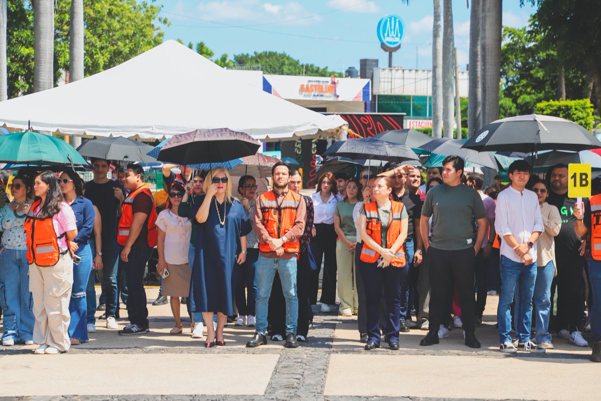 🖲 En el Día Nacional de Protección Civil y Conmemoración de los sismos de 1985 y 2017, la Secretaría de Transparencia y Rendición de Cuentas encabezada por la Dra. <a href="/lupitaramirez75/">María Guadalupe Ramírez Zepeda</a>, se sumó al 2do Simulacro Nacional de Protección Civil, liderado por el Gobernador Dr. <a href="/rochamoya_/">Rubén Rocha Moya</a>