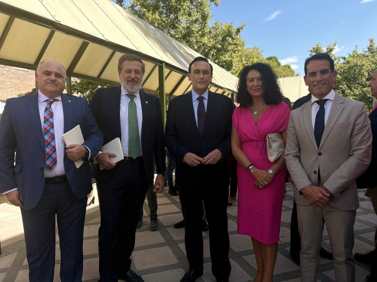 El CODTA, a través de su Decano y Presidente del Consejo Autonómico, participó en la inauguración oficial del curso académico 2025-26 de la UJA, como miembro de su Consejo Social.
#delineantes
#CGCPDelineantes
#formacionprofesional
#UJA
