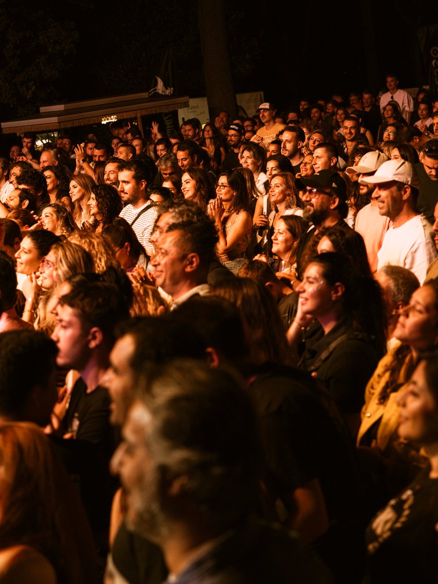 Mutlu yüzler, keyifli sohbetler ve kurulan bağlarla dolu anlar… 🫂 İşte Festibağ’da bir araya gelmenin en güzel tarafı. ♥️

#Festibağ #BağımızVar #BağımızdaFestivalVar