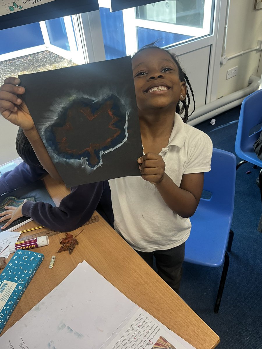 MrAlexanderBF's tweet photo. Excellent Art lesson, we were able to outline a leaf with pastels and chalk and create smudges to add effect to our work! We tried hard to make our leaves stand out! Great job 🖼️ 🎨 https://t.co/c34hRiRhQf