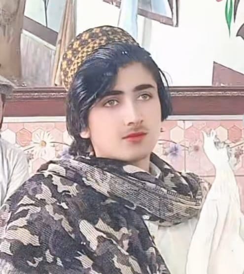 شمالي وزیرستان تحصيل سپين وام کې ده هغه ځوان دې طالبانو و پوځ په 
جنګ کې بې ګناه په شهادت ورسيده 
ده زما دې وطن حال دې🙏