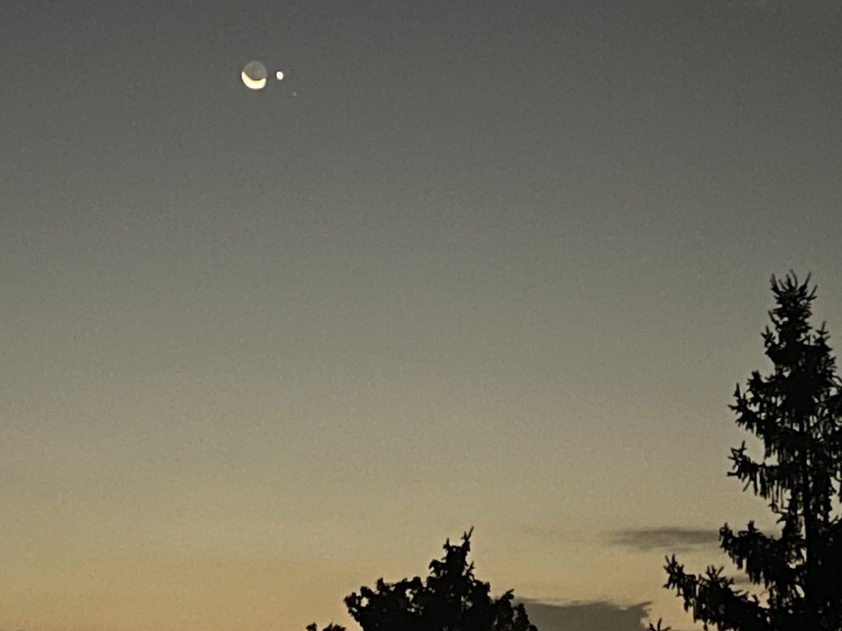 The view as I began this mornings writing session. Pretty cool. #writerswindow