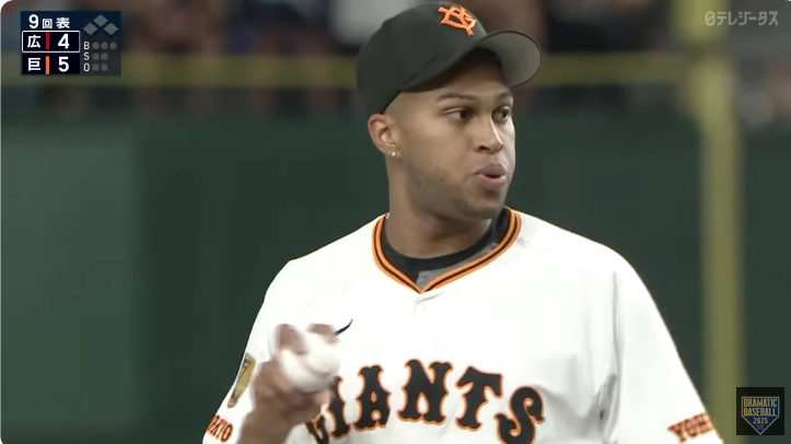 Raidel Martínez sigue dejando su huella en la NPB. El cerrador cubano logró su 13. salvamento seguido, alcanzando los 43 SV en la temporada (igualando su marca personal del año pasado con Chunichi) y superando el histórico para una campaña de los Yomiuri Giants, que estaba en