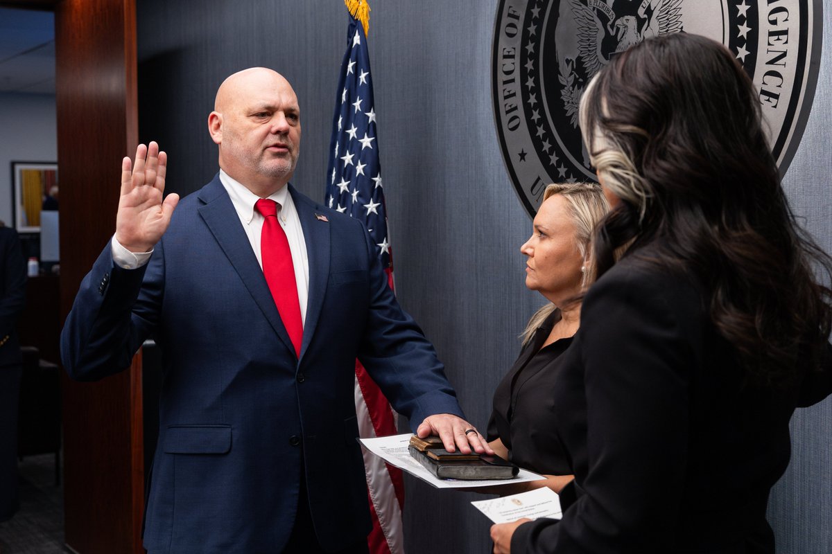 DNIGabbard's tweet photo. It was an honor to administer the Oath of Office to Wes Street as our incoming Director of the National Counterintelligence and Security Center at @ODNIgov.

With over 30 years of service in the U.S. counterintelligence community, including numerous deployments in support of combat ops, @NCSCStreet brings a wealth of experience to the fight against foreign intelligence threats. I have full confidence in Wes to integrate and oversee our nation’s operational and strategic counterintelligence to ensure national security is protected and the American people are safe, secure, and free.

Congratulations to Wes and his family!