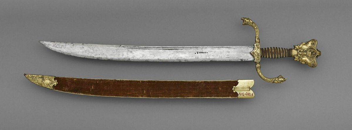 A beautiful #Storta with a gilt hilt,

OaL: 33.7 in/85.5 cm

#Italy, possibly #Venice, ca. 1550-1600, housed at the <a href="/MuseeLouvre/">Musée du Louvre</a>

#weapons #sword #renaissance #museelouvre #art #history