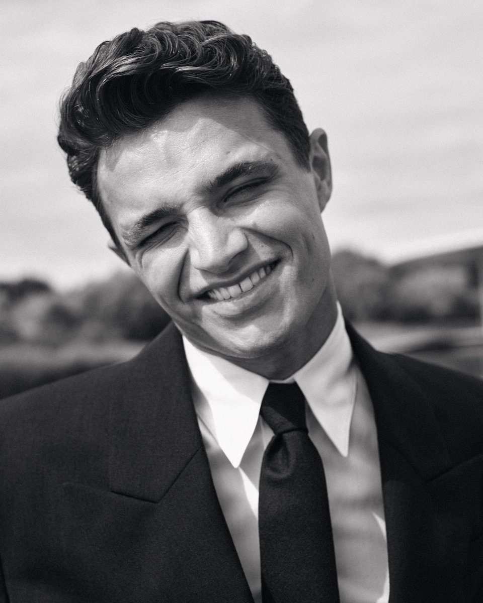 F1's tweet image. Our very own Lando Norris for @BritishVogue ✨

“I want to enjoy every minute that I can” – Lando shares his story in the October 2025 issue of British Vogue 🏎️

#F1