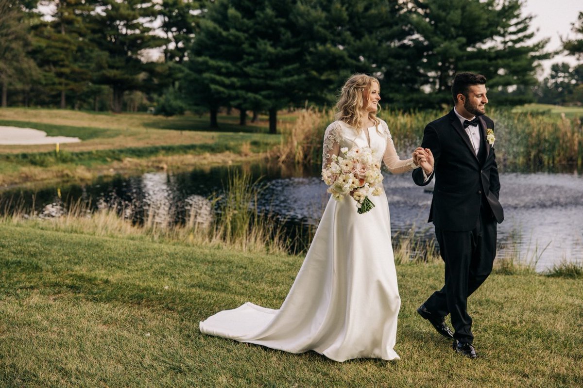 SpringfieldCC1's tweet image. Where ‘I do’ meets the perfect view. ⛳️💍
📸: Hannah Leigh Photography
🔗 Ready to plan the wedding of your dreams? Contact us at springfieldcc.net/weddings/.
#PhillyWeddingVenue #GolfCourseWedding #SpringfieldCountryClub #DreamWedding