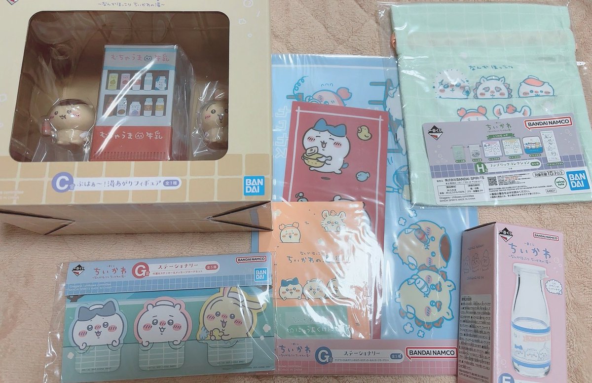 p_osu_to's tweet photo. どうしてもG賞欲しくて再チャレンジ…！

またC賞出ちゃったけど、欲しかったふせんもクリアファイルも出て大満足💯

今回はちい神様が舞い降りてたみたい✨️

これにてちいかわくじ～完～ https://t.co/tcna0vTte0