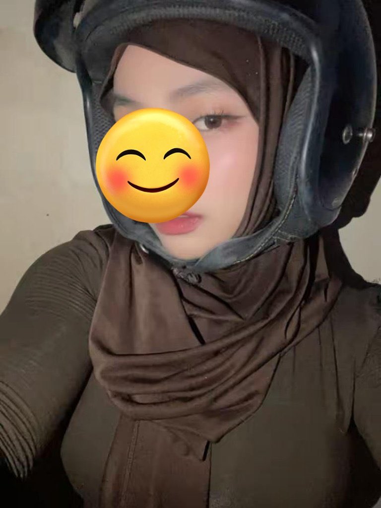 fwbjkt goodnightt everyone,ughteaaa here looking for moots tapi yg agak kotor ada? -f20 ada di RT / reply emoji🍓