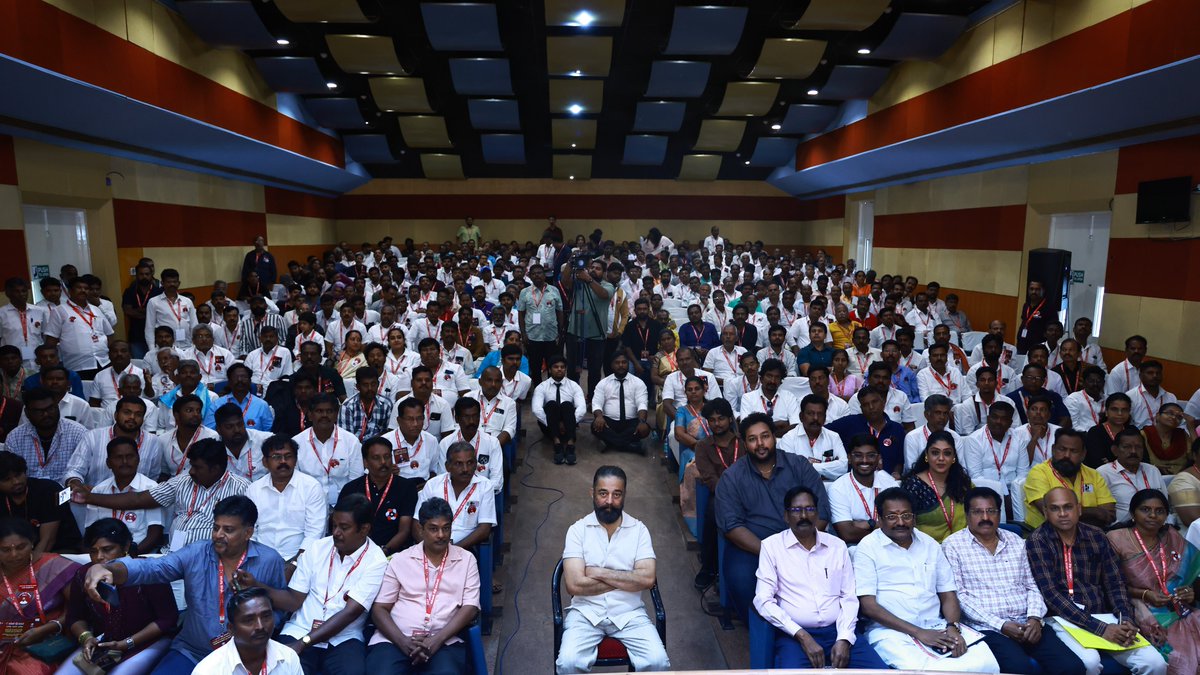 2026 தமிழ்நாடு மற்றும் புதுச்சேரி மாநில சட்டமன்றத் தேர்தலுக்கான பணிகள் தொடர்பான கோவை மண்டல நிர்வாகிகள் கலந்தாலோசனைக் கூட்டம்,

மக்கள் நீதி மய்யம் தலைவரும், மாநிலங்களவை உறுப்பினருமான திரு. <a href="/ikamalhaasan/">Kamal Haasan</a> அவர்களின் தலைமையில், இன்று (19.09.2025) சென்னை முத்தமிழ்ப் பேரவை அரங்கில்