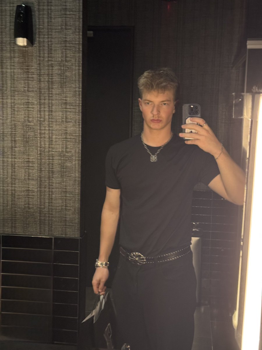 filthyfn tweet media