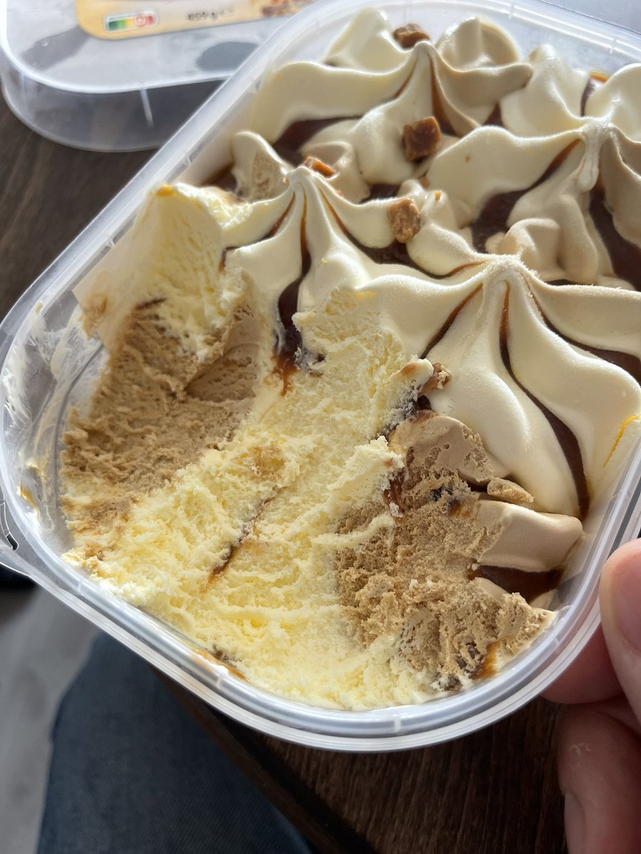 ChefeJamon's tweet photo. Que delicia este gelado do aldi! Mega cremoso como manda a lei e sem ser exageradamente doce.

15/10 mamava todos os dias um xiskinho https://t.co/0pmDB2DQZI