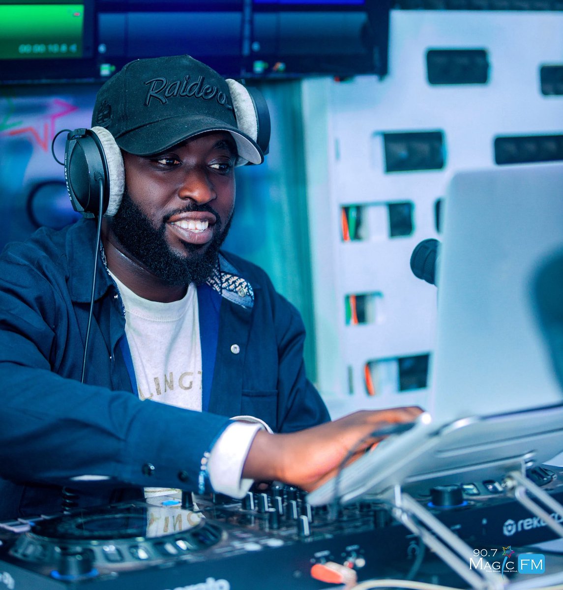 MagicFmRadio's tweet image. And our very own @DjBlackRw is on the ones &amp;amp; twos spinning the hiiiiiiits!🔥#MagicFriday 💃

#MagicDrive 4pm-7pm with #InesAndRobertMackenna 🥳

📸 @bahizi_imela