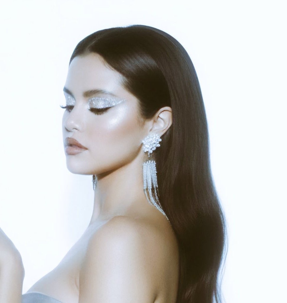 FEAT DO ANO! “Pick It Up”, de Cardi B e Selena Gomez, alcançou o #1 no iTunes Brasil. 🇧🇷
