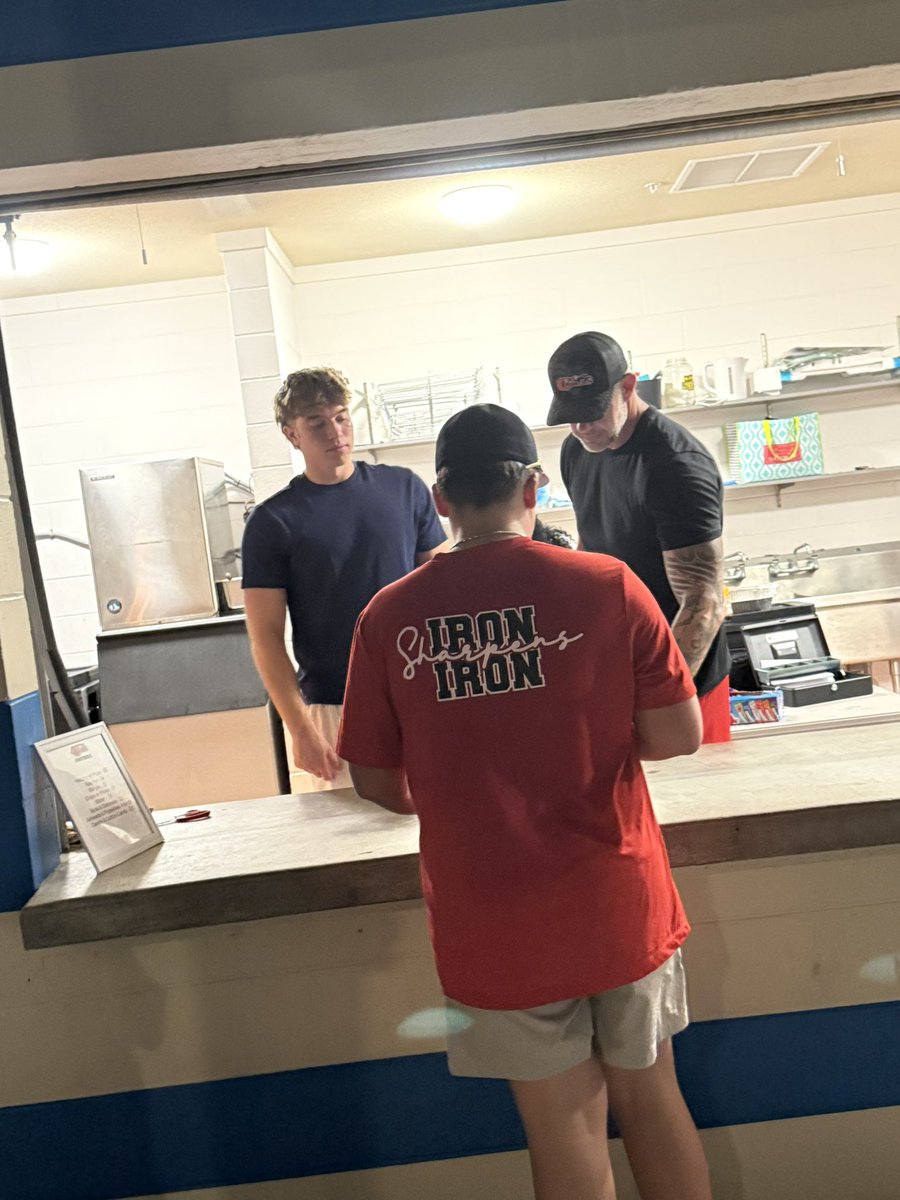 Supporting the JV guys last night…me and <a href="/VanceMurray86/">Vance Murray</a> calling the plays again and <a href="/MasonRiddle26/">Mason Riddle TE, 26</a> and his dad helping out in concessions!! Team work without the pads on!! <a href="/footballCudas/">Barracuda Football</a>  #cudagang
<a href="/bighitslive/">BIGHITSLIVE</a> <a href="/CoachVictoriano/">Steven Victoriano</a> <a href="/_OrtizTorres/">Coach Chris Ortiz-Torres</a> <a href="/j13wake/">Justin Wake</a> <a href="/Myles_Notkin/">Myles Notkin</a>