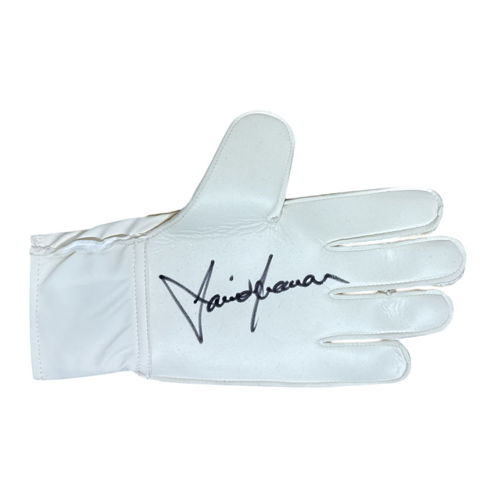 Get your hands in this piece of signed history 🙌

Check out the signed David Seaman memorabilia collection at allstarsignings.com✍️ #ad #goalkeeper
