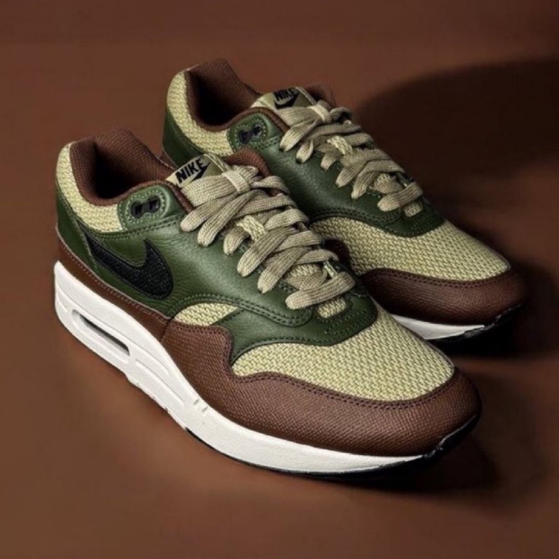 pink nike huarache junior