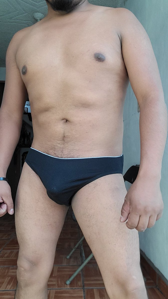 menundiespotter's tweet photo. Los hombres que usan #trusa y presumen su exquisito #bulto 😏🩲🔥 son puro deseo, y @IgnacioSan69646 lo sabe.
El comparte sin pudor su gusto por las trusas. ¿Ya nos mostraste la tuya o sigues escondiéndola? 👀
⠀
#TrusaHot #SlipGame
💾 RT si aceptas el reto https://t.co/CJszksAZon