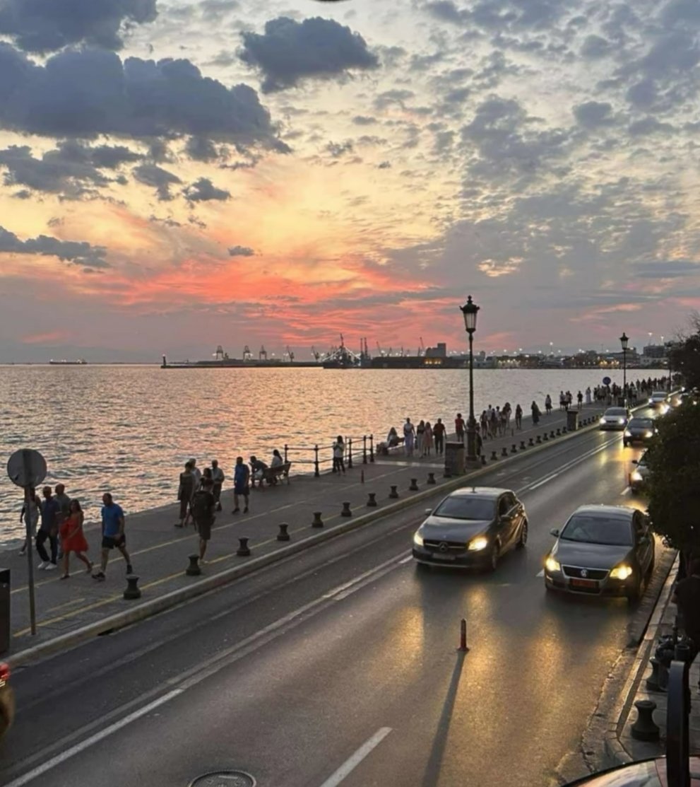 Αν δυναμώσεις την ένταση της μουσικής μέσα σου, δε θα ακούς πια τι λένε οι άλλοι.