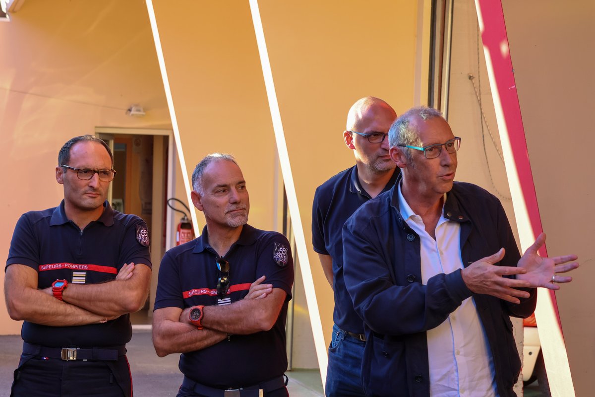 SDIS58's tweet image. 🚒 Jeudi 18/09, le CIS de Lormes a reçu les clés d’un nouveau Camion-Citerne Rural Moyen.

Polyvalent et moderne, il remplace un véhicule de 2005.

👏 Merci aux sapeurs-pompiers de Lormes et à leur chef, le Lieutenant Laurent DELFOSSE, pour leur engagement quotidien.