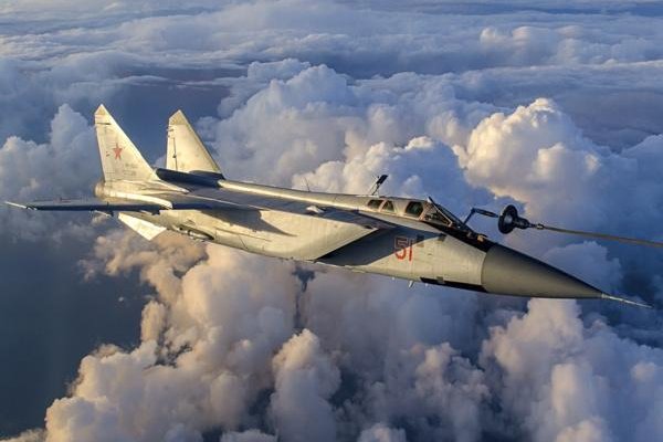 🇪🇪🇷🇺Trois MiG-31 russes ont violé l'espace aérien estonien.

Ils ont été interceptés par des F-35A italiens et auraient passé au total environ 12 minutes proche de la capitale Tallinn.

Un nouveau message envoyé par la Russie sur sa capacité à représenter une menace pour les pays