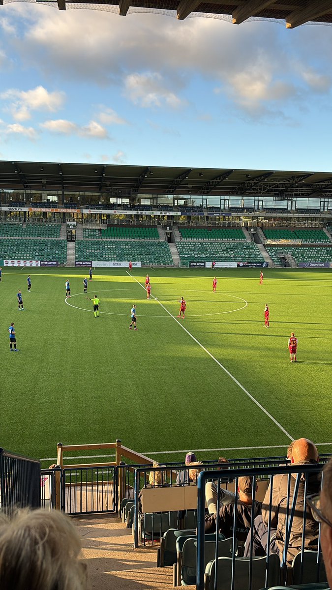 jkakonen's tweet image. Rämpivä #FCInter2 yrittää reivata putoamiskurssia kauden toiseksiviimeisessä kotipelissään #FCJazz:ia vastaan. Pisteitä huutaisi, mutta alkukauden tehomiehet Guein johdolla ovat muualla. Junnuja on huudettu ja siihen tulisi pikkuhiljaa vastata. Muuten ensi kaudeksi ⬇️ #Ykkönen