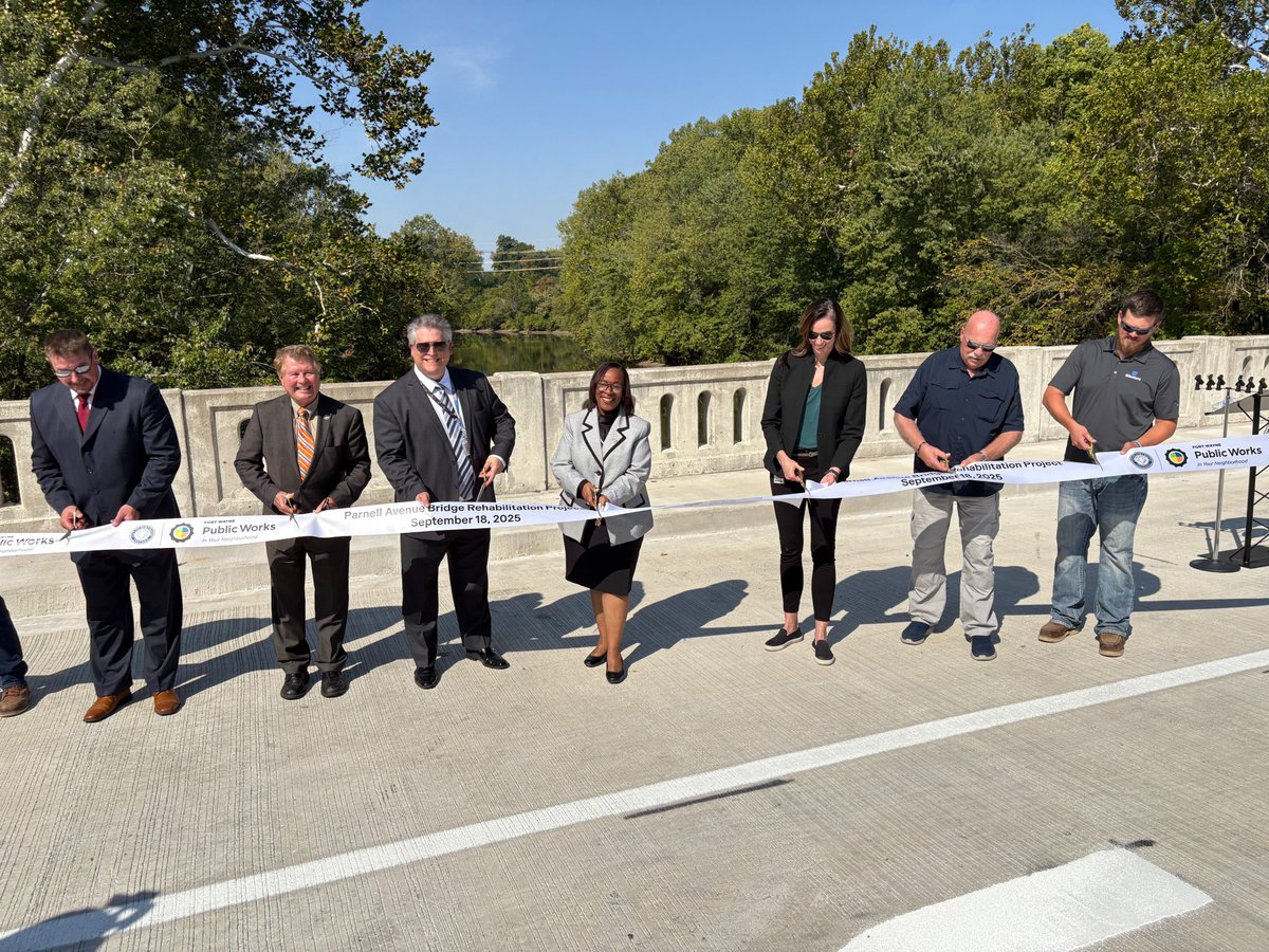 NOW OPEN! 🚧

The Parnell Avenue bridge is now open, just in time for the 50th Annual Johnny Appleseed Festival this weekend.

Melanie Carney, <a href="/acwmc/">@acwmc</a> EVP/GM, joined representatives, local business owners, and residents yesterday to celebrate with a ribbon cutting ceremony.
